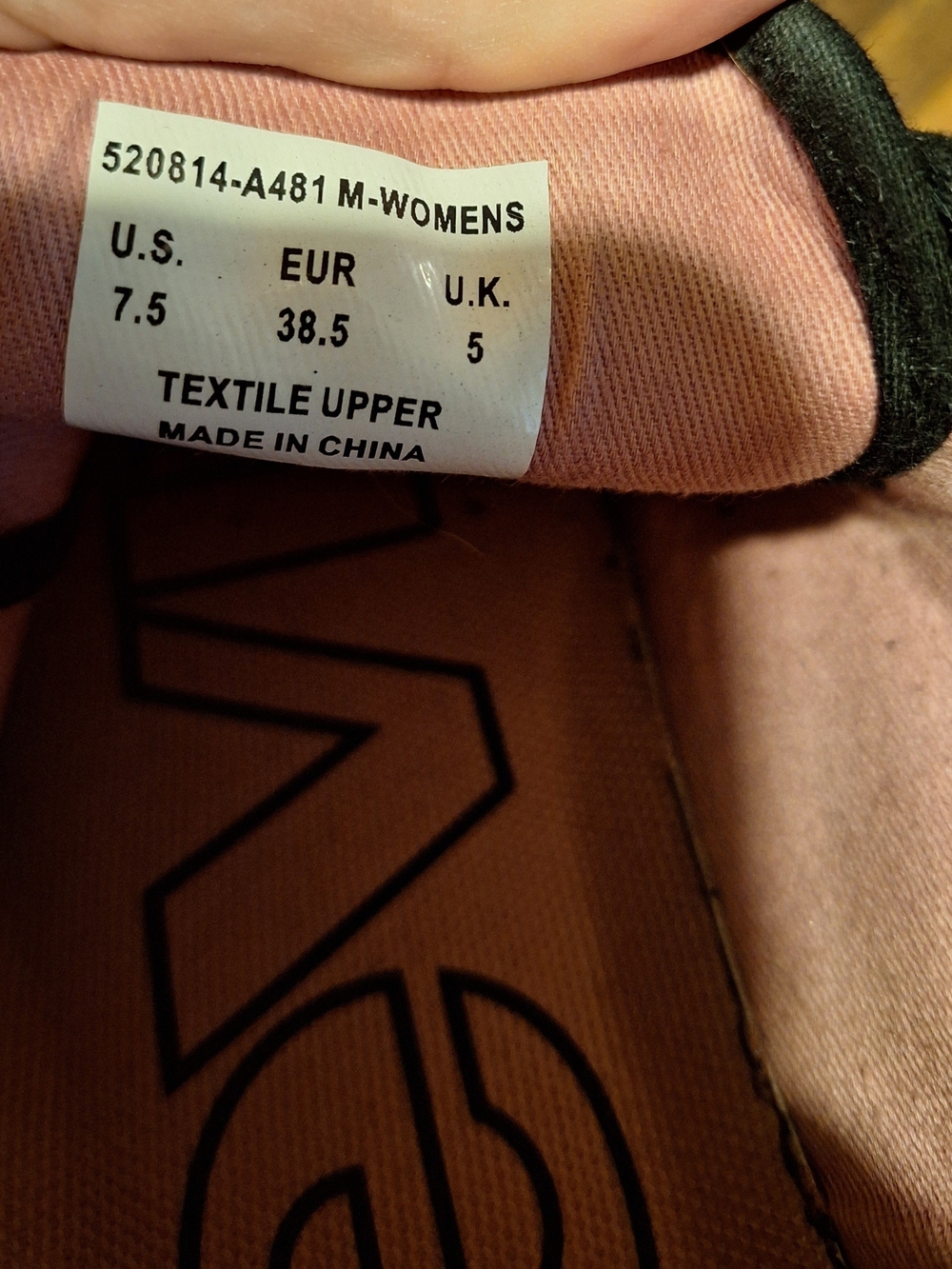 Womens Levi's Black Sneakers. Size 7.5. Very Cute - Picture 3 of 8
